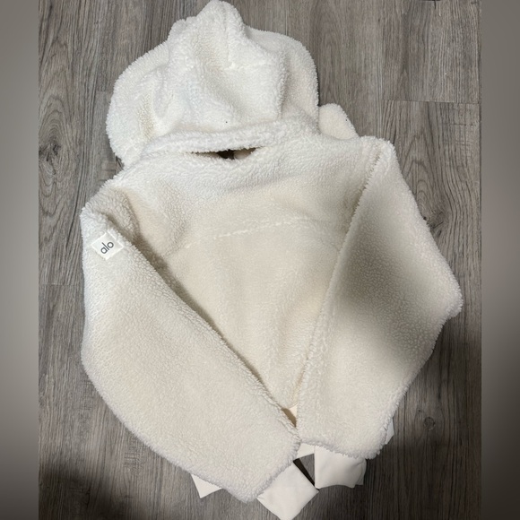 Alo Yoga - Picture 2 of 7